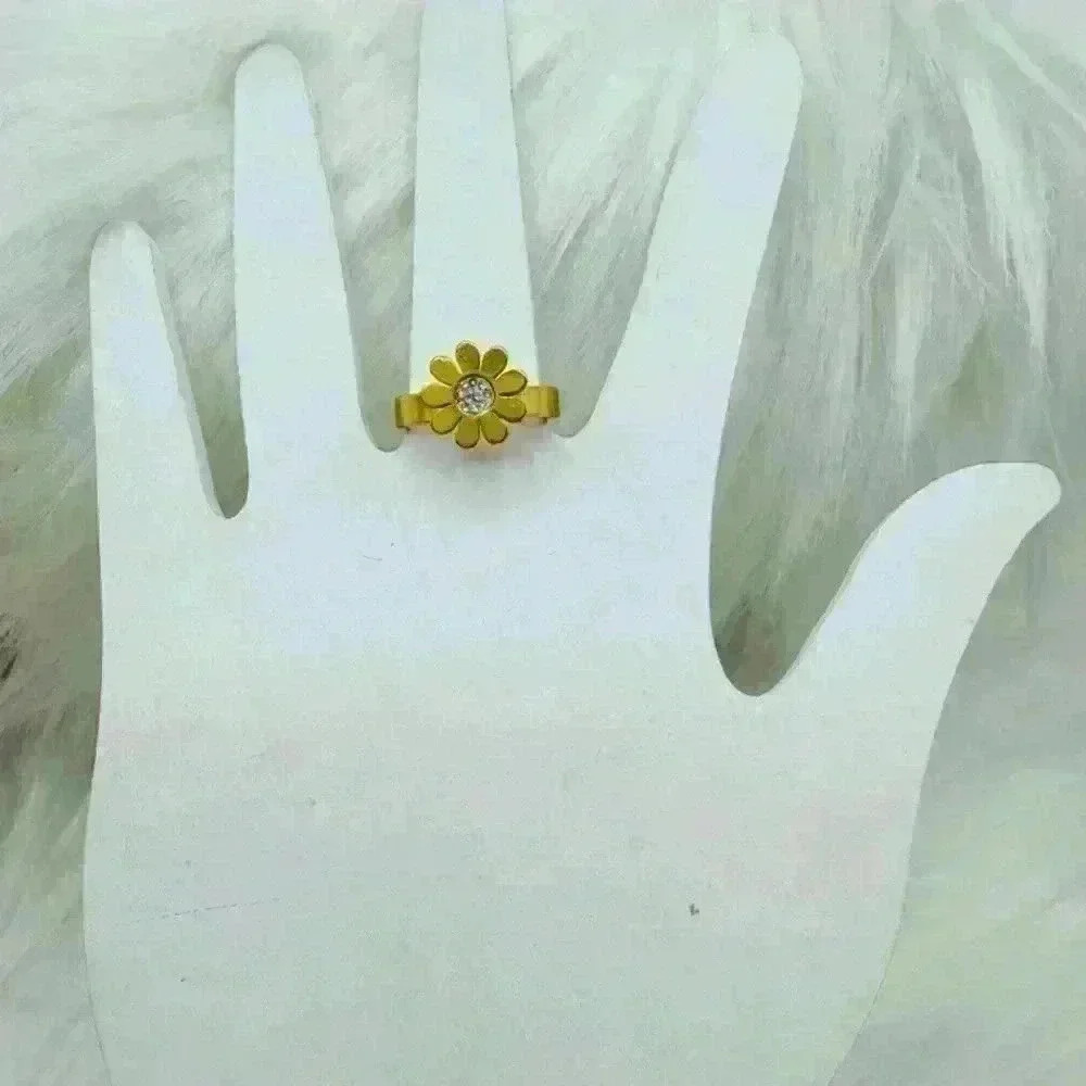 Golden Daisy Statement Ring Size 8 - Picture 3 of 7